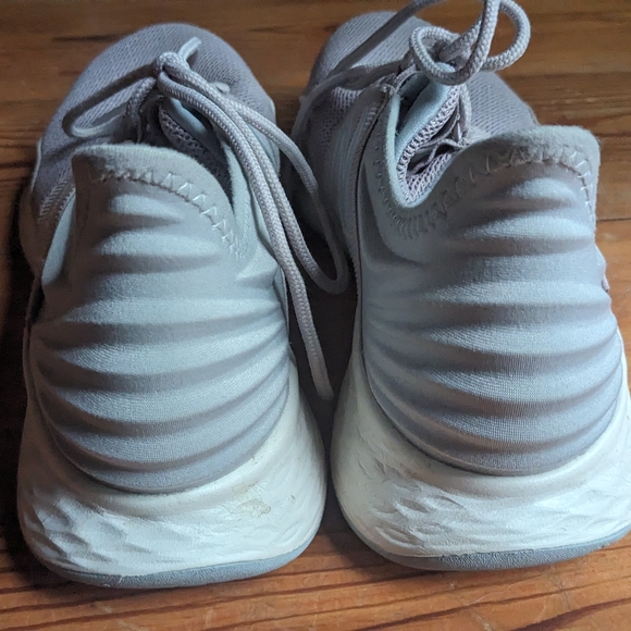 New Balance Women's Fresh Foam Roav Light Gray Running Shoes- Size 9 - Picture 2 of 7